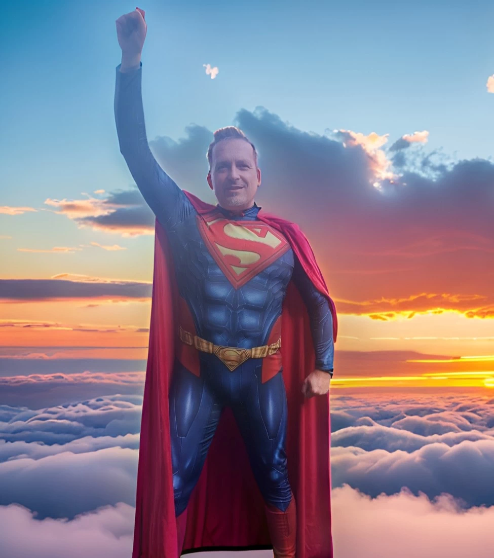 Klassischer Superheld mit Umhang bei Kindergeburtstag in München und Umgebung